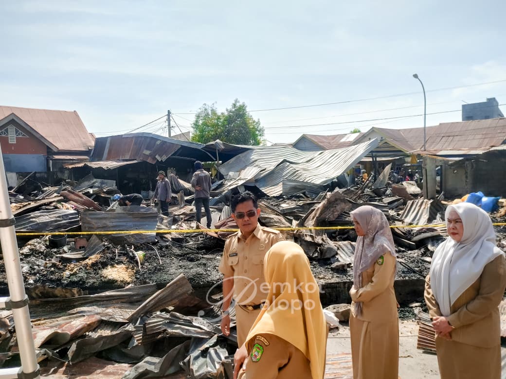 Pj. Sekda Palopo meninjau Lokasi Kebakaran di Pasar Andi Tadda