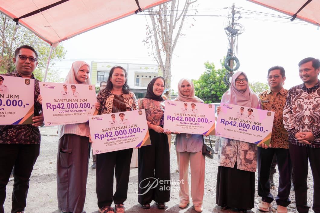 Wali Kota Palopo serahkan Santunan Atas Musibah Kebakaran dalam Wilayah Kota Palopo