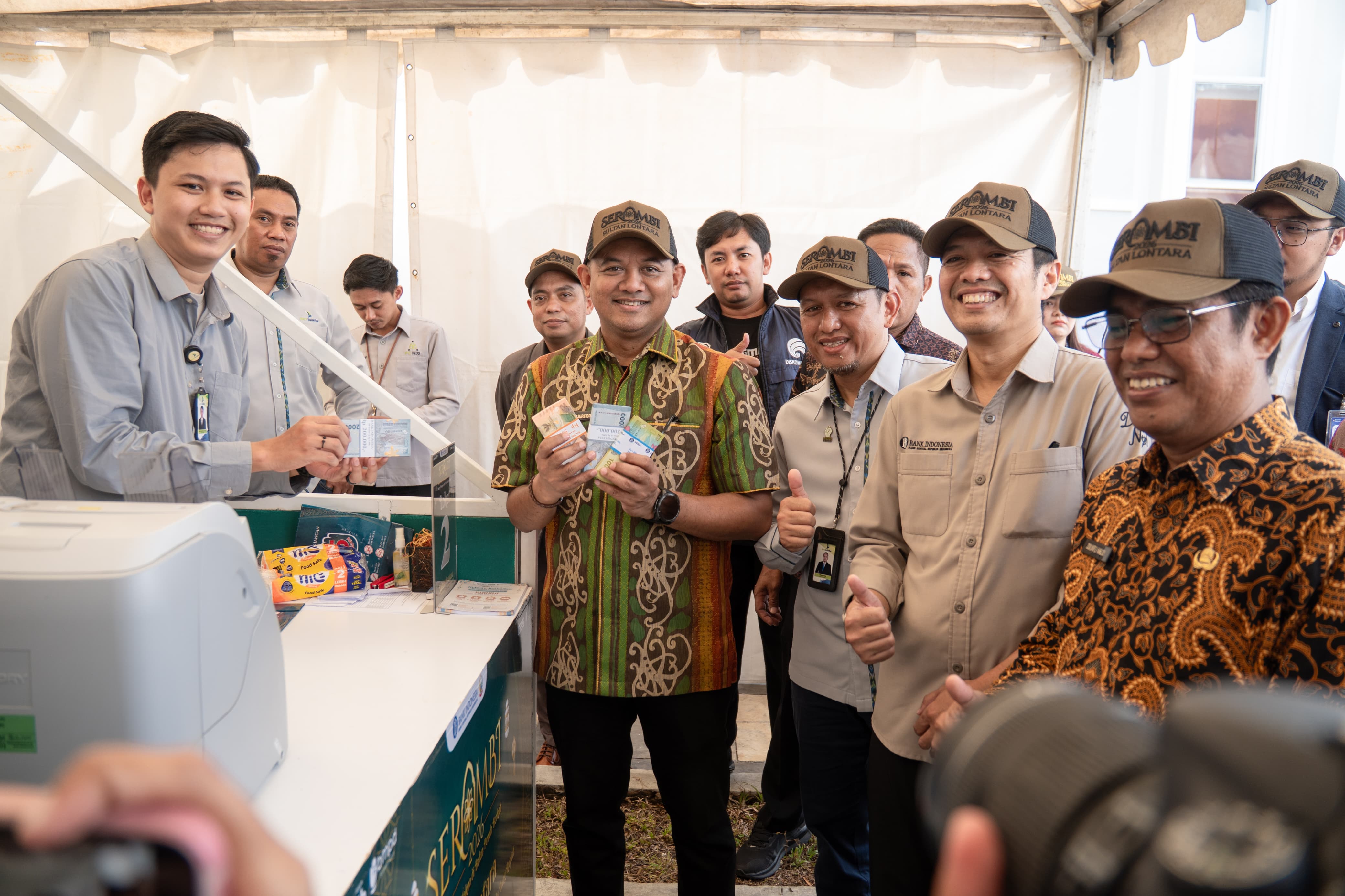 Penukaran Uang Baru Diserbu Warga Palopo