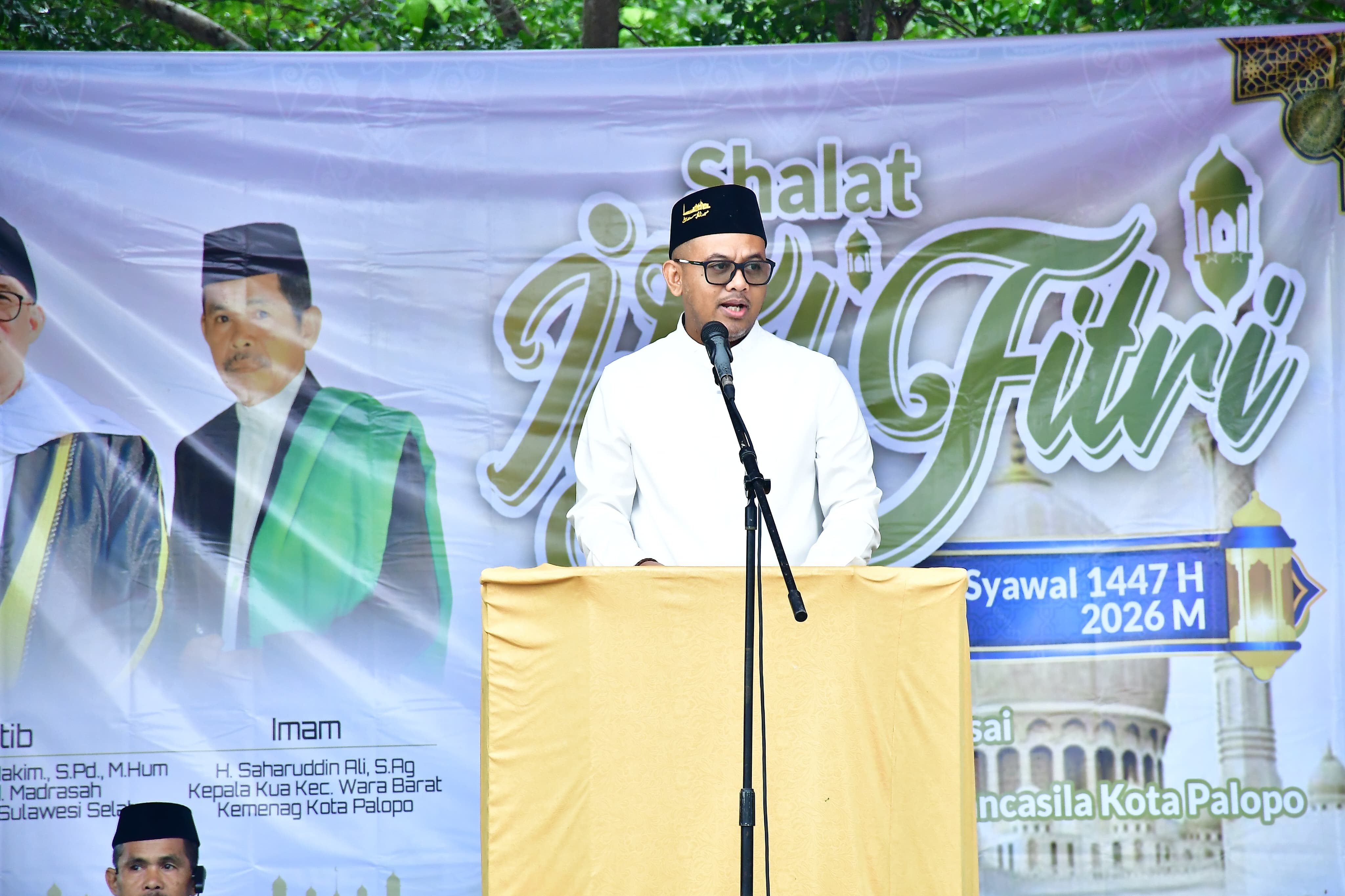 Wakil Wali Kota Palopo melaksanakan Sholat Ied Berjamaah di Lap. Pancasila