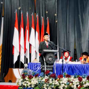 staf-ahli-wali-kota-palopo-hadiri-wisuda-umb-palopo