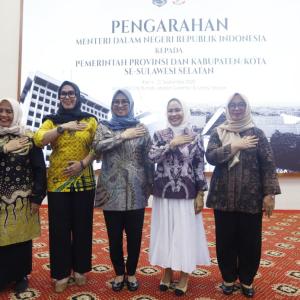 menjaga-stabilitas-dan-kondusifitas-jelang-akhir-tahun-wali-kota-palopo-mengikuti-pengarahan-mendagri