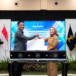 Wali Kota Palopo terima penghargaan Pembentukan Posbakum)