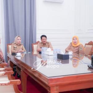 Wali Kota Palopo mengikuti seminar nasional via Daring