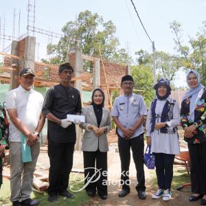 wali-kota-palopo-menyalurkan-bantuan-pembangunan-masjid-babul-jannah