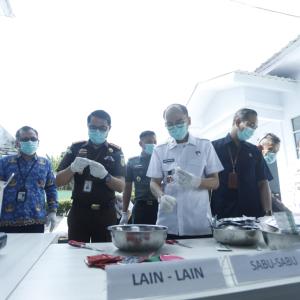 staf-ahli-bidang-hukum-menghadiri-pemusnahan-barang-bukti-narkotika-yang-telah-memiliki-kekuatan-hukum-tetap-inkracht