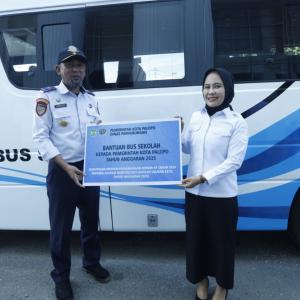 pemkot-palopo-menerima-tambahan-satu-unit-bus-sekolah-rakyat