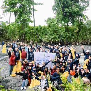 Dinas Sosial Palopo Kerja Bakti di Pelataran Sungai Mungkajang