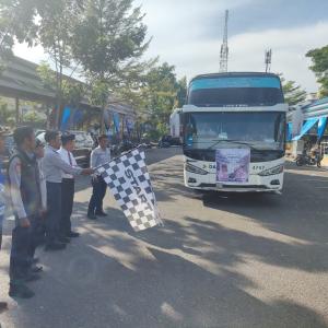 jelang-nataru-plh-sekda-palopo-melepas-armada-mudik-gratis