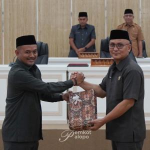 wakil-wali-kota-palopo-menyerahkan-ranperda-tentang-rpjmd-kota-palopo-tahun-2025-2029