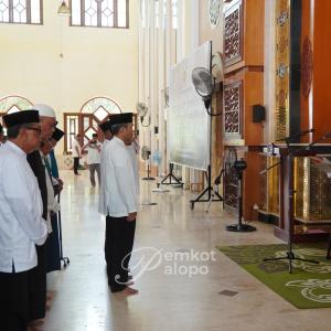 Wakil Wali Kota Palopo mengukuhkan Pengurus Masjid Agung Luwu Palopo