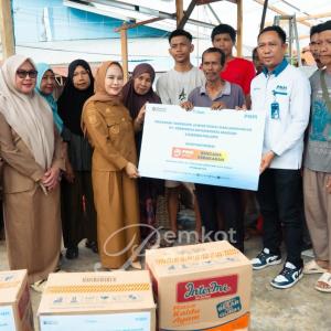 Wali Kota Palopo Serahkan Bantuan Korban Kebakaran Pasar Andi Tadda