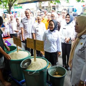 jelang-tahun-baru-imlek-dan-bulan-suci-ramadhan-wali-kota-palopo-tinjau-harga-bahan-pokok