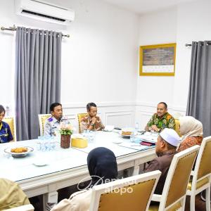 Wakil Wali Kota Palopo memimpin Rapat terkait Antrian di SPBU Kota Palopo