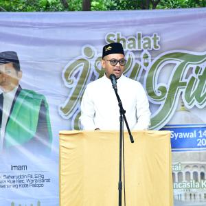 Wakil Wali Kota Palopo melaksanakan Sholat Ied Berjamaah di Lap. Pancasila