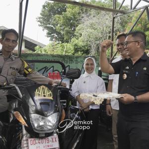 Wali Kota Palopo serahkan Motor Roda 3 ke Masyarakat Boting