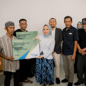 Wali Kota Palopo serahkan secara simbolis Kartu Kepesertaan BPJS Ketenagakerjaan Sektor Perikanan