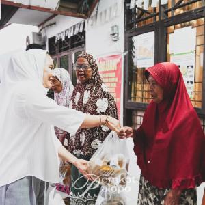 Wali Kota Palopo Serahkan Bantuan Pangan Kepada 2.651 KPM di Kecamatan Bara