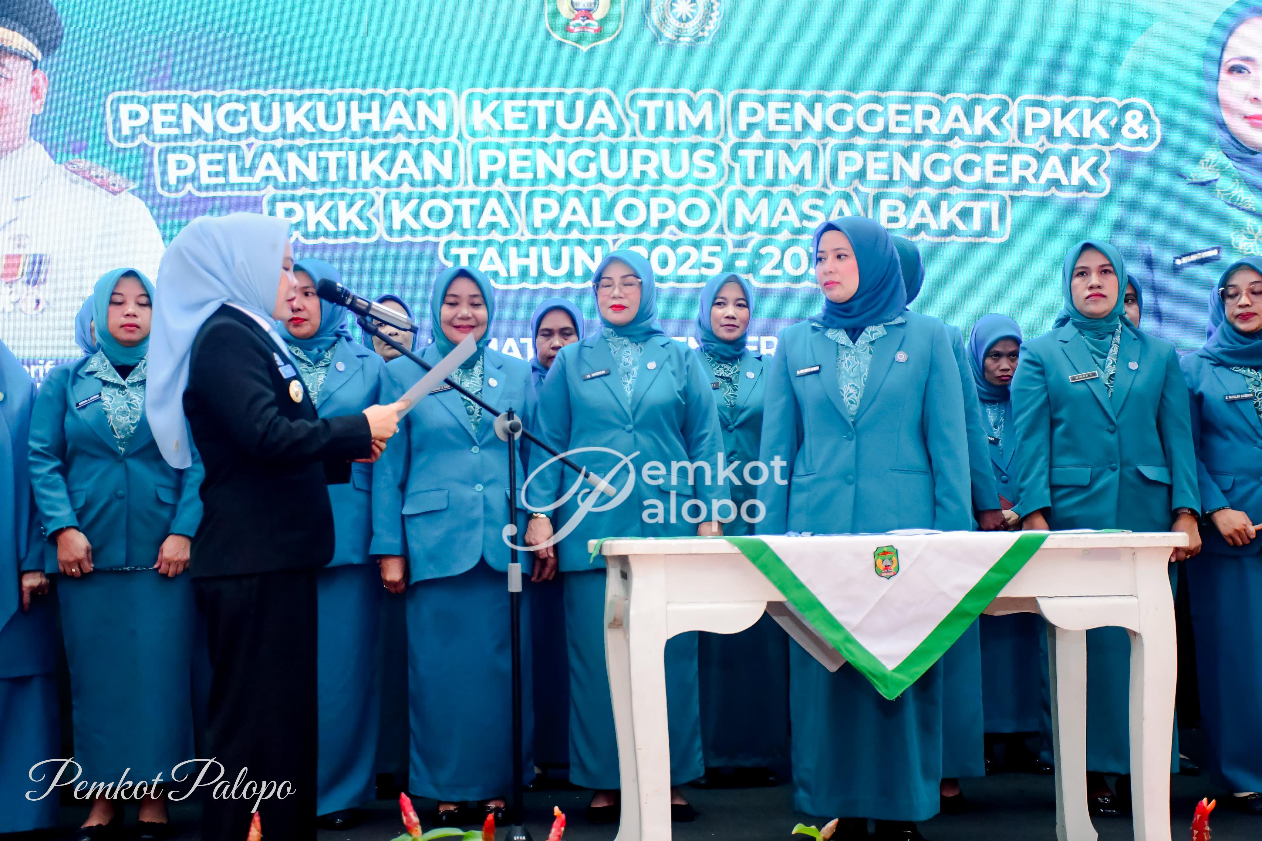wali-kota-palopo-kukuhkan-ketua-tp-pkk-kota-palopo-sekaligus-launching-oke-sappo