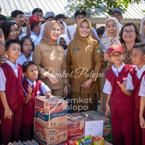 wali-kota-palopo-kunjungi-dan-serahkan-bantuan-untuk-lks