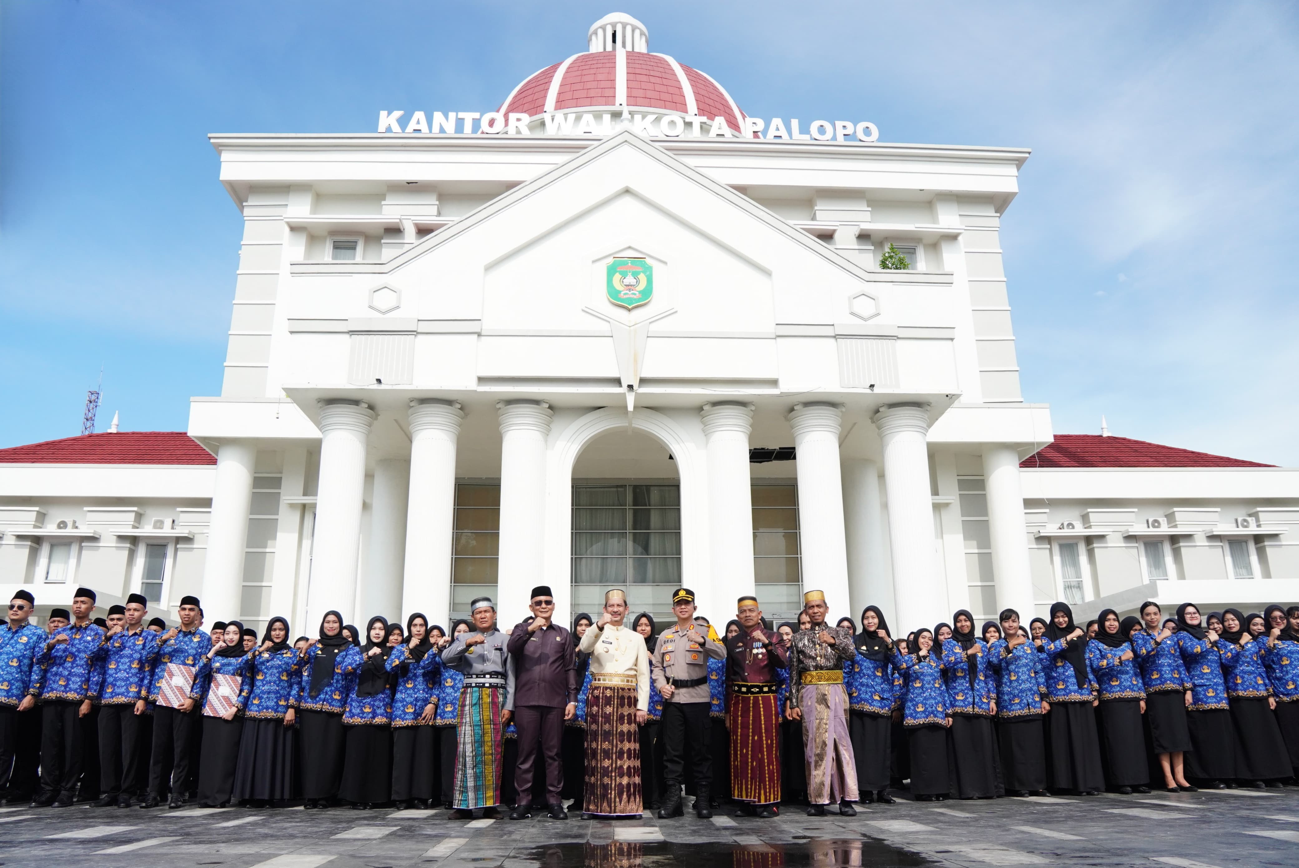 Serahkan SK Kepada 196 CPNS, Pj Wali Kota Palopo Tekankan Tanggung Jawab sebagai Pelayan Masyarakat