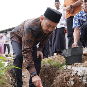 Pj Wali Kota Palopo Letakan Batu Pertama Renovasi Masjid Baiturrahman Mungkajang